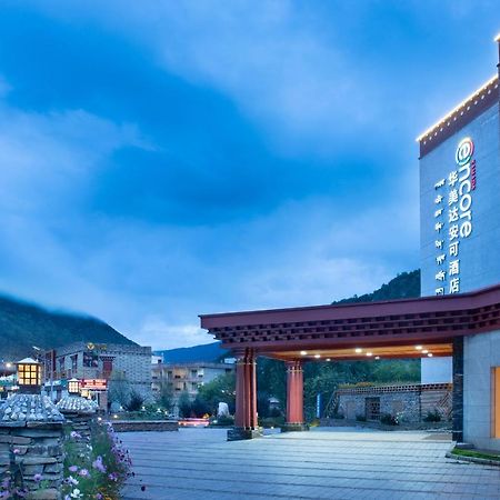 Hotel Ramada Encore Daocheng Yading Exterior foto