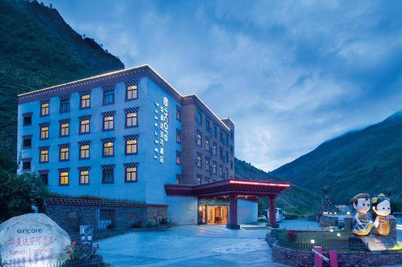 Hotel Ramada Encore Daocheng Yading Exterior foto