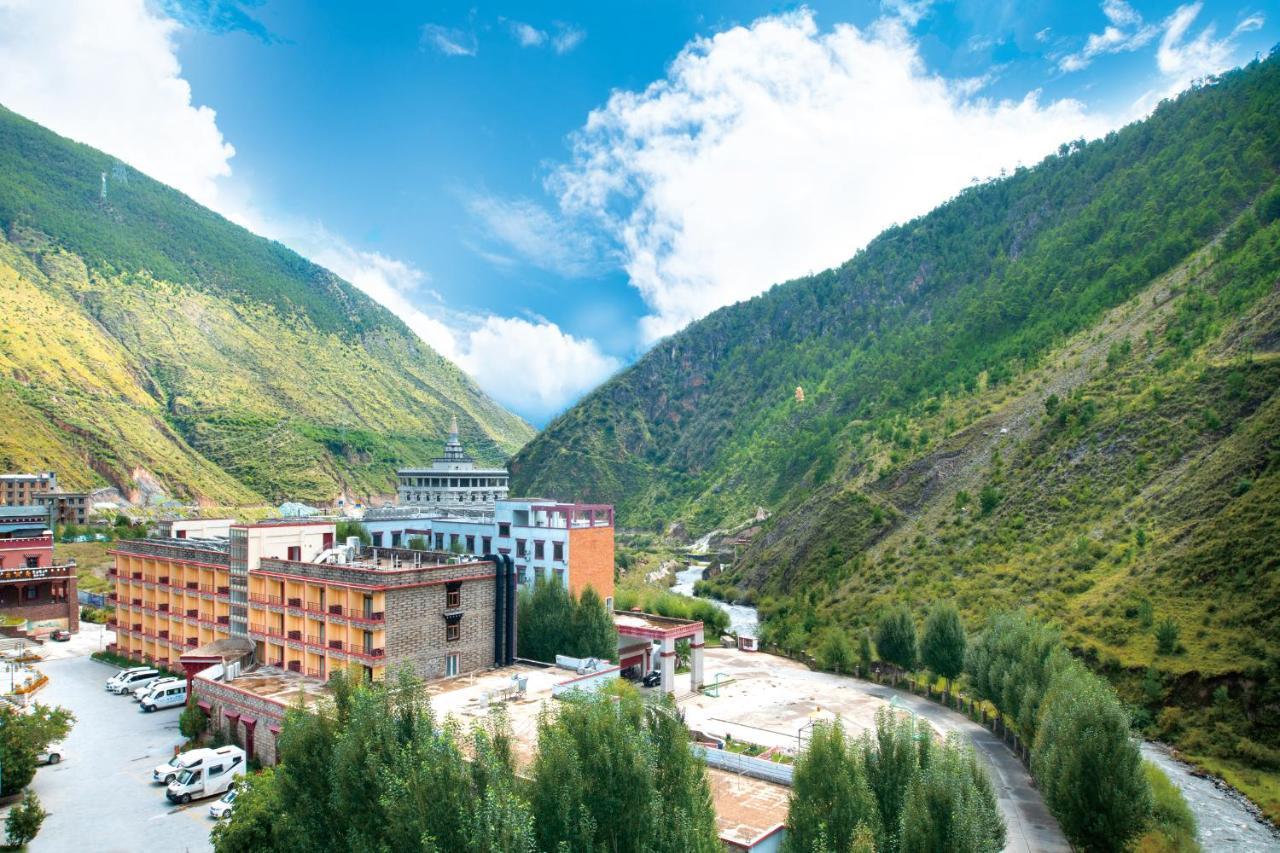 Hotel Ramada Encore Daocheng Yading Exterior foto