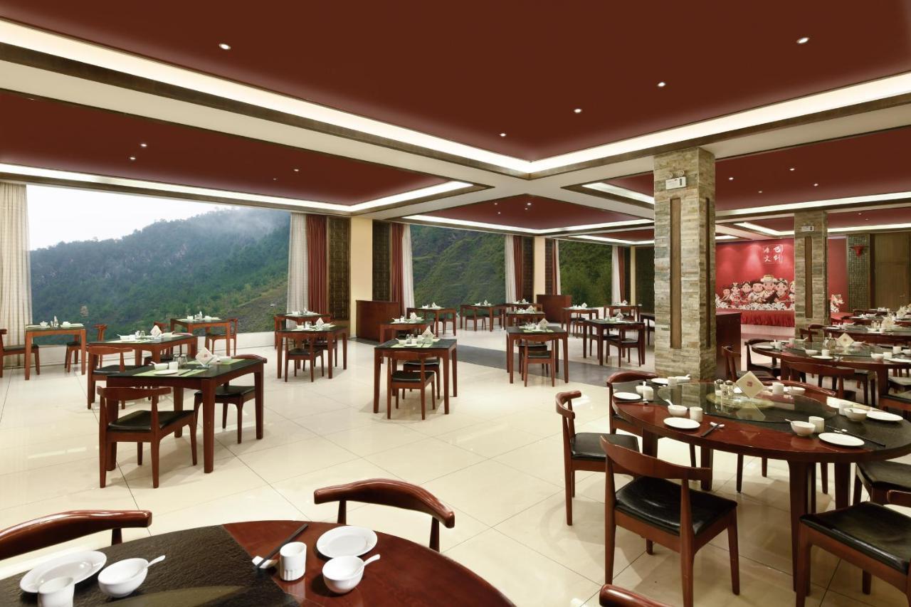 Hotel Ramada Encore Daocheng Yading Exterior foto