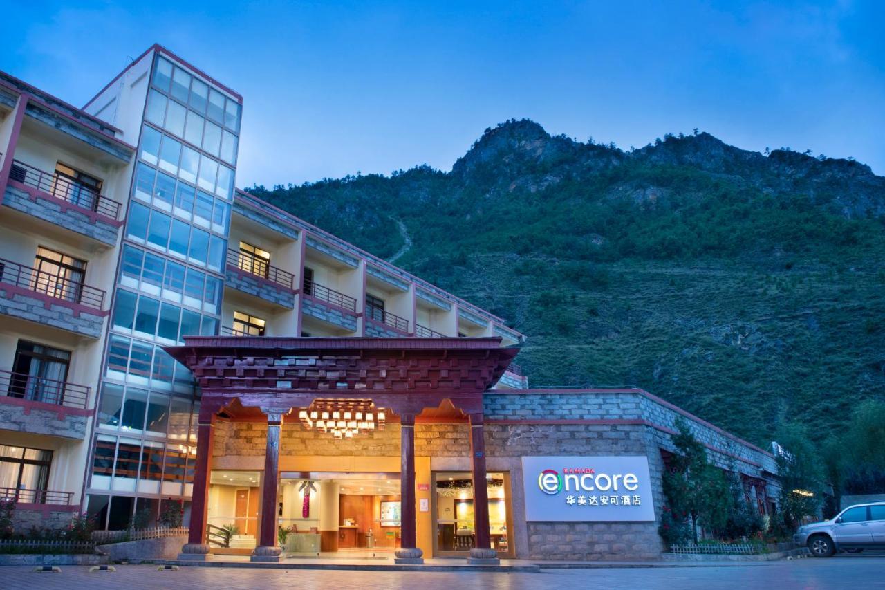 Hotel Ramada Encore Daocheng Yading Exterior foto