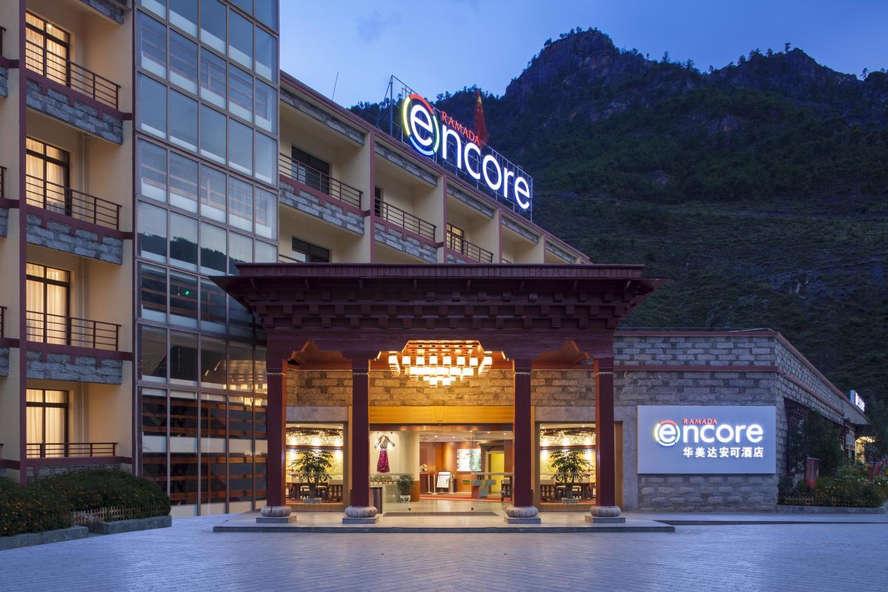 Hotel Ramada Encore Daocheng Yading Exterior foto