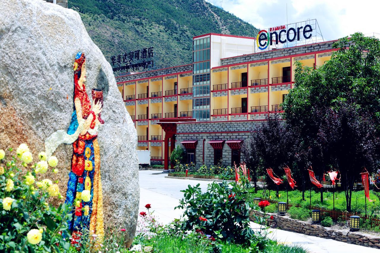 Hotel Ramada Encore Daocheng Yading Exterior foto