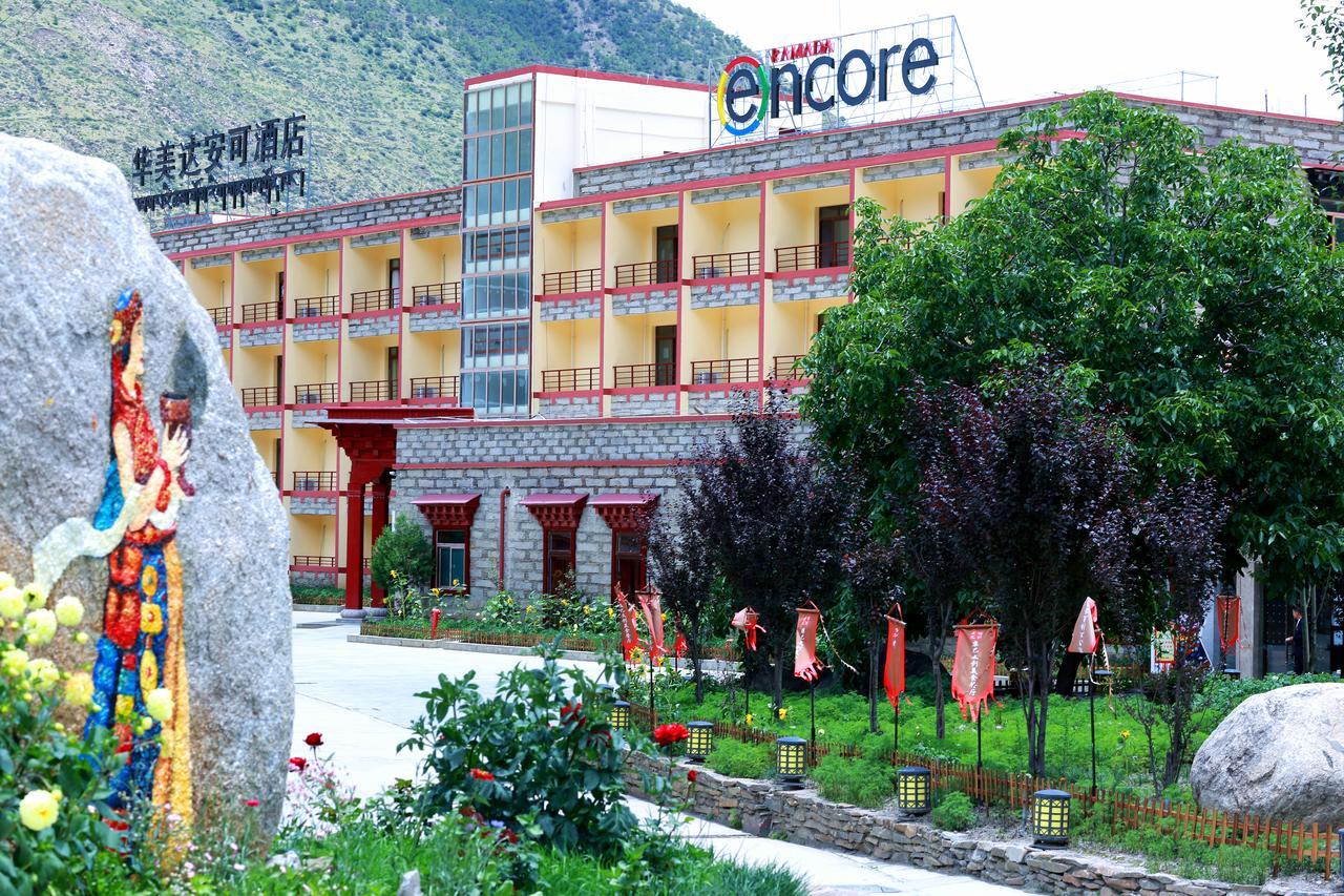 Hotel Ramada Encore Daocheng Yading Exterior foto